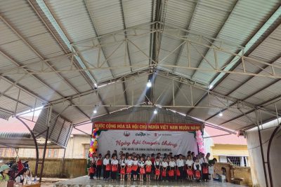 Sự kiện truyền thông “NGÀY HỘI SỨC KHỎE VÀ DINH DƯỠNG HỌC ĐƯỜNG” ??? Sáng 14/3 – nhân ngày Sức khỏe răng miệng thế giới, tại trường trường TH Nguyễn Văn trpooix tổ chức “NGÀY HỘI SỨC KHỎE VÀ DINH DƯỠNG HỌC ĐƯỜNG” với mục đích nâng cao nhận thức về sức khỏe và dinh dưỡng học đường cho toàn thể học sinh và phụ huynh nhà trường. Cuối xuân, đầu hè là thời điểm các loại dịch bệnh phát triển mạnh mẽ. Một trong những cách phòng tránh dịch đảm bảo và ít tốn kém nhất là tạo thói quen vệ sinh cá nhân tốt và xây dựng chế độ dinh dưỡng hợp lý. Những công việc vệ sinh hàng ngày tưởng như rất đơn giản như đánh răng, rửa mặt, rửa tay… nhưng lại rất cần thiết trong đời sống con người. Làm tốt việc vệ sinh cá nhân và duy trì chế độ dinh dưỡng hợp lý không chỉ giúp chúng ta có một sức khỏe tốt mà còn tạo được thiện cảm với những người xung quanh.