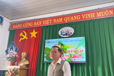 Trong lịch sử dựng nước và giữ nước của dân tộc, con người Việt Nam đã hình thành nên những phẩm chất tốt đẹp, đó chính là tinh thần anh dũng, kiên cường, tạo nên sức mạnh cộng đồng để tồn tại, chiến đấu và chiến thắng mọi kẻ thù. Trong tiến trình lịch sử đó, phụ nữ Việt Nam đã đóng góp một phần không nhỏ vào việc bảo tồn, gìn giữ, phát huy những giá trị bản sắc của dân tộc ta từ thế hệ này qua thế hệ khác. Sự đóng góp âm thầm ấy đã dần kết tinh thành những phẩm chất đạo đức tuyệt vời của người phụ nữ Việt Nam trong thời đại mới: “Tự tin – Tự trọng – Trung hậu – Đảm đang”. Trong những năm qua, chị em phụ nữ trường TH Nguyễn Viết Xuân đã luôn khẳng định được vai trò quan trọng và có những đóng góp hết sức to lớn cho sự phát triển vững mạnh, toàn diện của nhà trường, giữ gìn, phát huy phẩm chất đạo đức trong sáng của nữ cán bộ giáo viên trong ngành giáo dục, sống giản dị, đoàn kết, giúp đỡ nhau trong cuộc sống và trong công việc, nhiều chị em đã đạt danh hiệu: ”Giỏi việc trường, đảm việc nhà”.